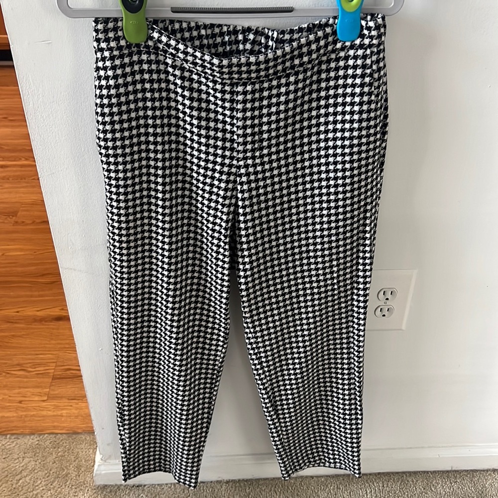 Houndstooth pull on capri work pants. Old Navy Size 8